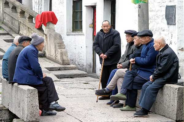 如何應對養老問(wèn)題？智慧養老助父母智享幸福晚年