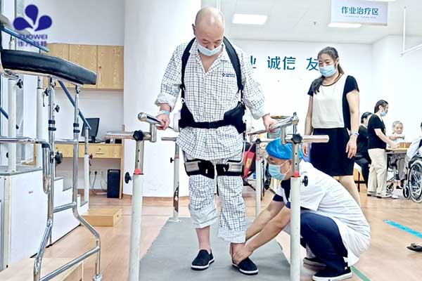 國務(wù)院辦公廳：推廣應用智能護理機器人、家庭服務(wù)機器人大力發(fā)展康復輔助器具產(chǎn)業(yè)